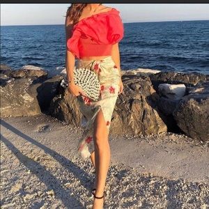 Gorgeous Zara print skirt with knot.